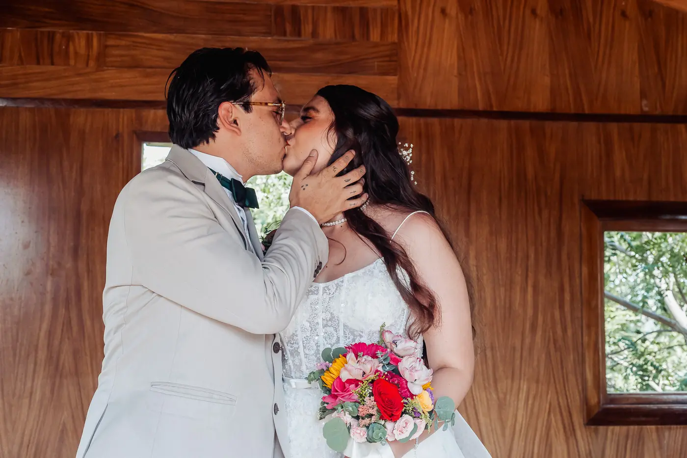 Beso de los novios